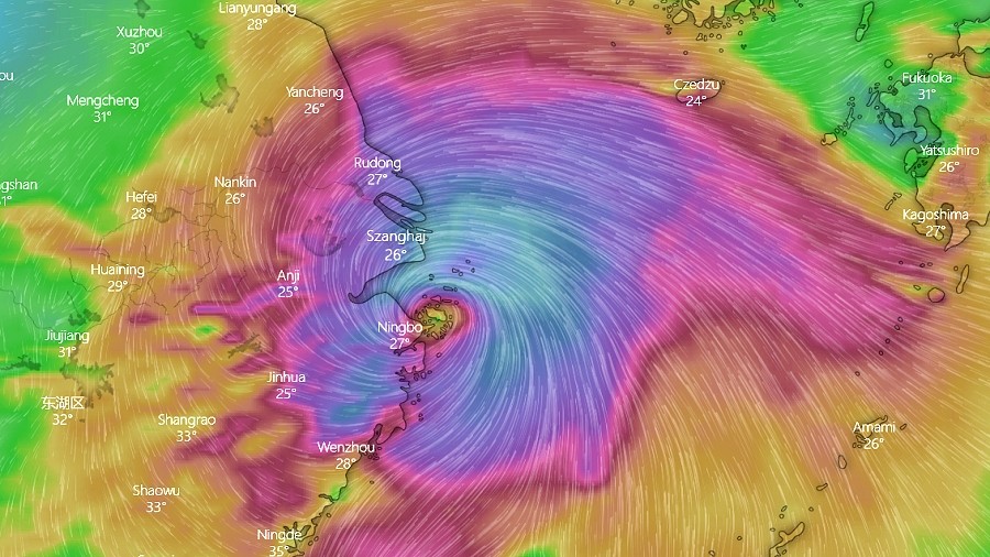 Tajfun In-Fa nad wschodnimi Chinami. Fot. Windy.