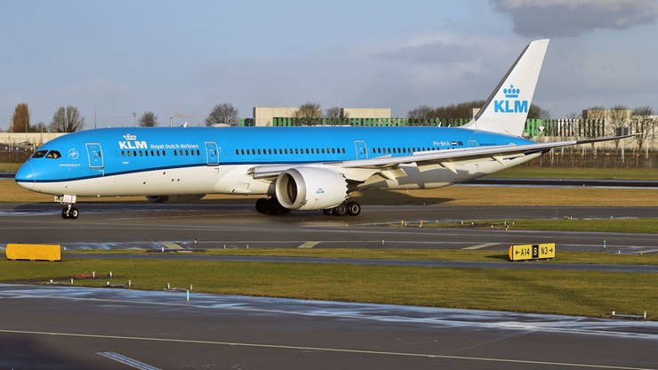 "Nasze skrzydło utknęło w ogonie innego samolotu". Zderzenie samolotów na lotnisku w Holandii