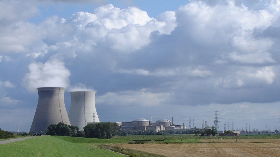 Elektrownia jądrowa w Doel w Belgii. Fot. Wikipedia / LimoWreck.