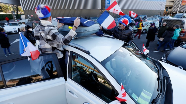 Francja. "Konwój wolności" przeciwników restrykcji zmierza do Paryża