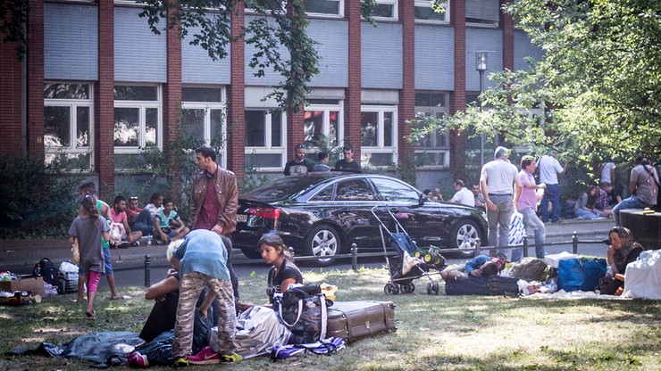 Niemcy: uchodźca zmarł po wielodniowym czekaniu w kolejce po zasiłek