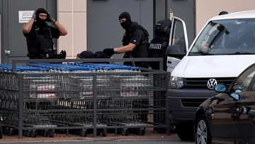 Ewakuacja centrum handlowego w Bremie. Policja ściga Algierczyka