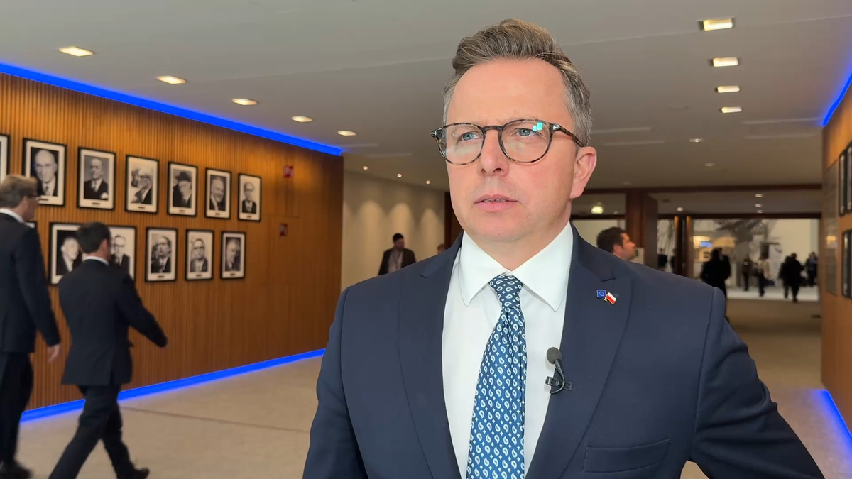 Skazany przestępca ojcem chrzestnym dziecka europosła? Dariusz Joński odpowiada na zarzuty