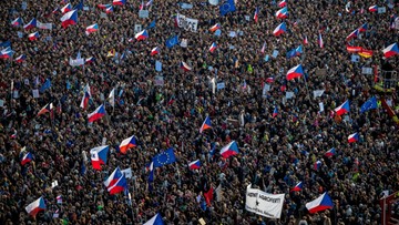 Nawet 300 tys. Czechów na ulicach Pragi. Protest przeciw premierowi