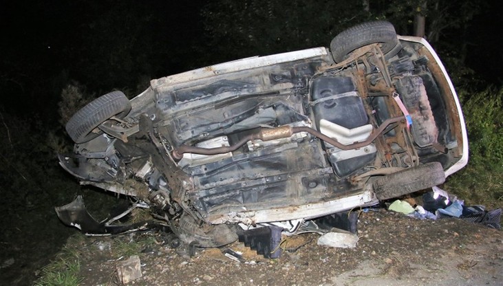 Włosienica. 28-letni kierowca zginął w wypadku. "Auto przewróciło się na bok"