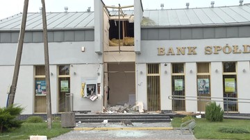 Wysadzili wejście do banku i bankomat. Złodzieje zniknęli z gotówką 