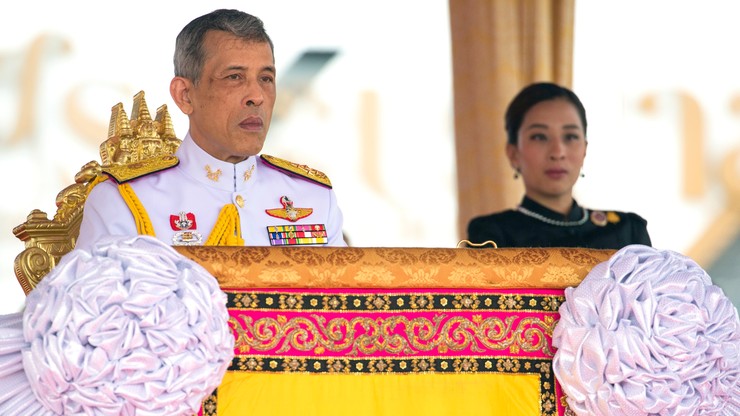 Blokada Facebooka w Tajlandii z powodu zdjęć króla w skąpym podkoszulku