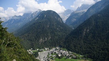 Szwajcaria: wstrzymano poszukiwania turystów zasypanych osuwiskiem skalnym