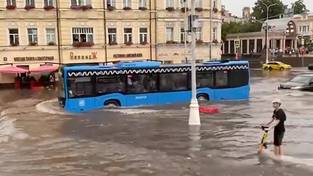 28.07.2023 05:58 Atak żywiołów na Rosję. Moskwa i Krym pod wodą. Wybuchła panika. Zobacz nagrania