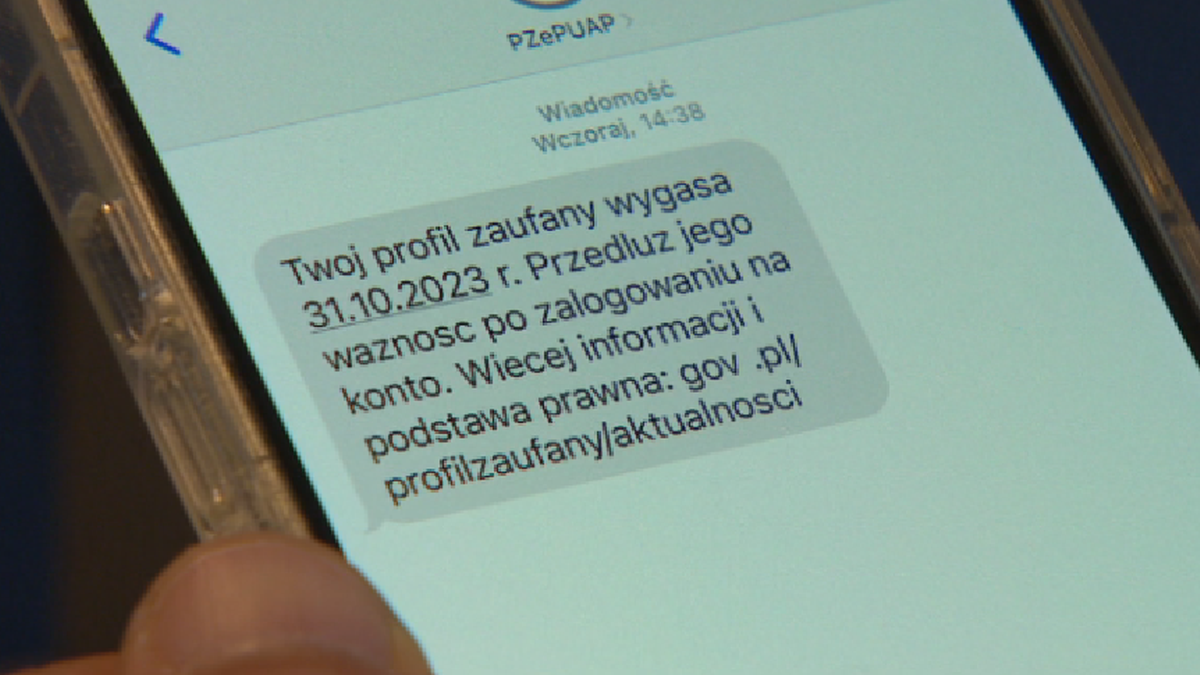 "Profil zaufany wygasa". Polacy otrzymują dziwny sms. Tłumaczymy, co należy zrobić