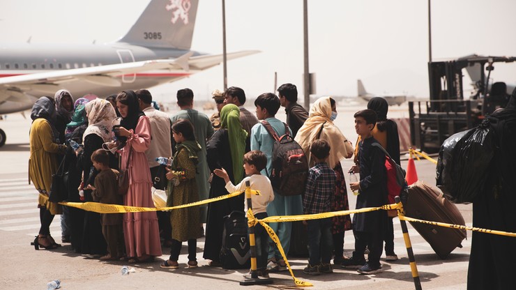 Afganistan. Talibowie utrudniają Australijczykom wstęp na lotnisko. Ignorują paszporty