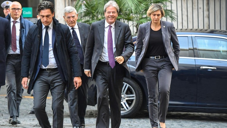Styl premiera Włoch: od ośmiu miesięcy nie udzielił wywiadu