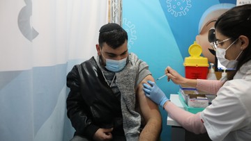 Izrael przyspiesza podawanie kolejnych dawek szczepionki. Powodem Omikron 