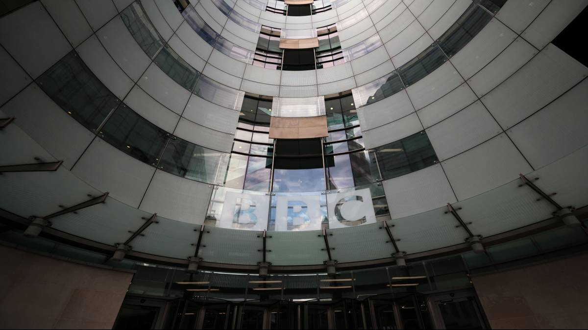 Donald Trump zagroził BBC, kierownictwo podało się do dymisji. Medium z przeprosinami