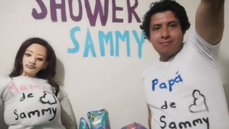 Kolumbijczyk spodziewa się trzeciego "dziecka". Jego partnerką jest szmaciana lalka