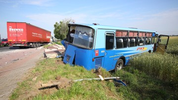 Autobus zderzył się z samochodem ciężarowym. 10 osób poszkodowanych