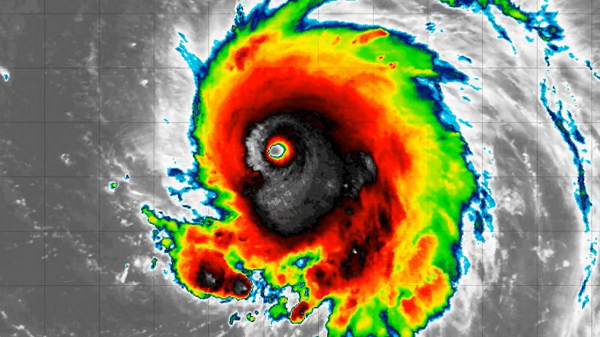 Zdjęcie satelitarne cyklonu tropikalnego. Fot. NASA.