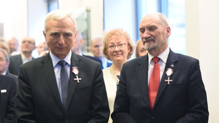Krzyże Wolności i Solidarności m.in. dla Macierewicza, Naimskiego i Parysa