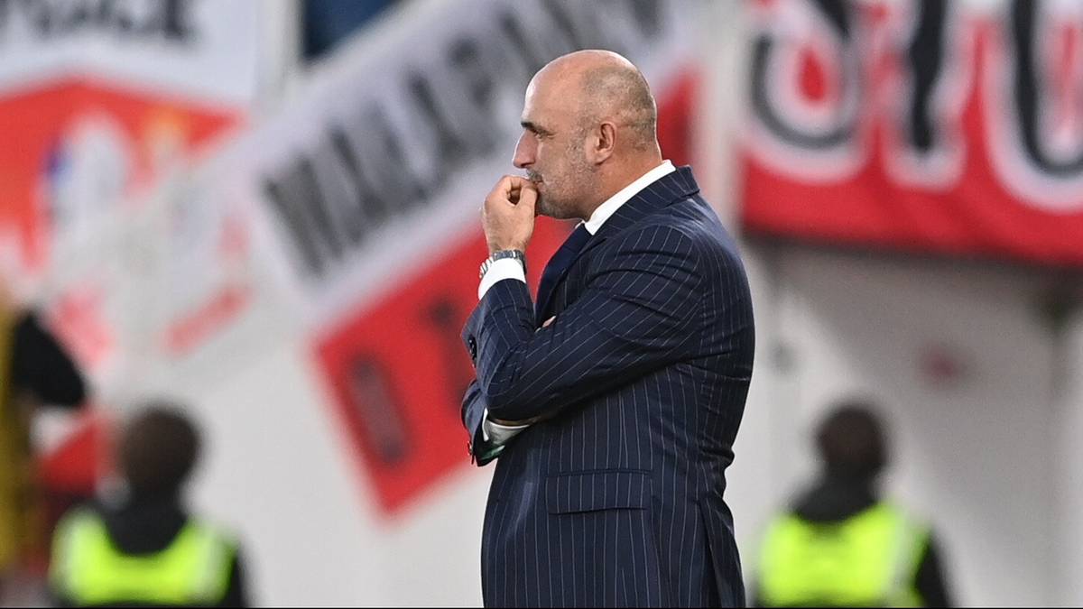 Lewandowski bez opaski, a Probierz śpi spokojnie
