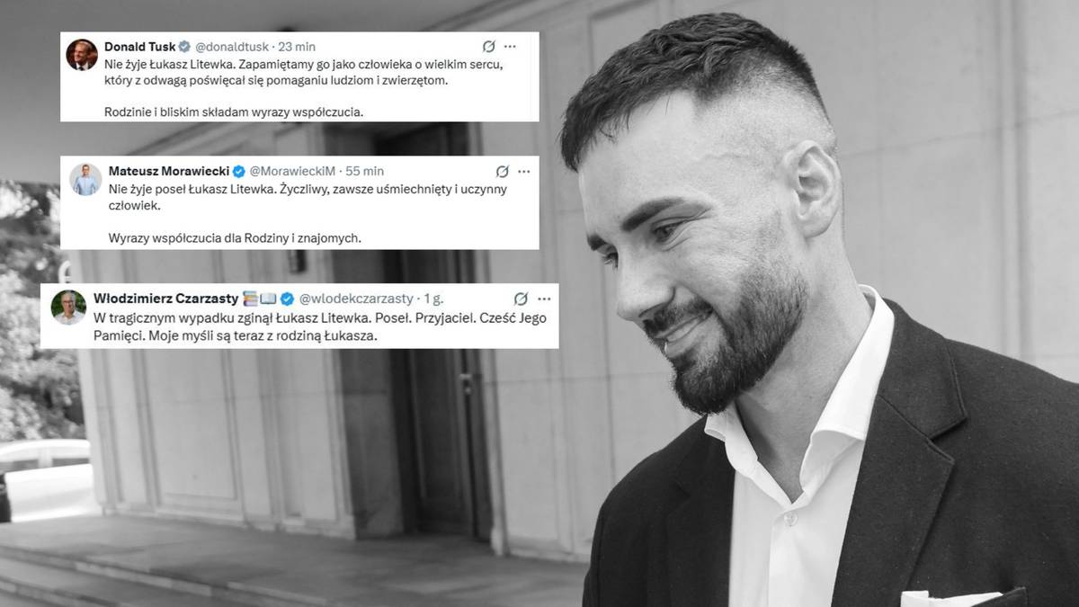 Portret mężczyzny z kr&oacute;tkimi włosami i zarostem, uśmiechniętego, ubranego w garnitur i koszulę.