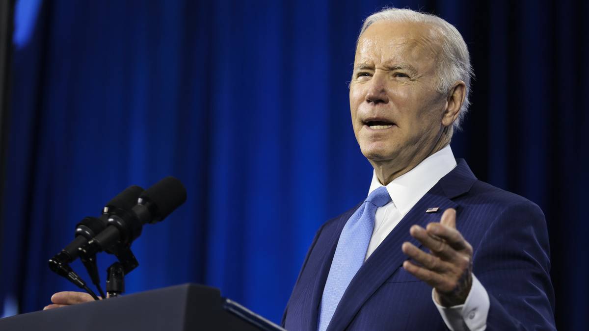 Joe Biden zrezygnował, fala komentarzy. "Czy pacjent przeżyje operację?"