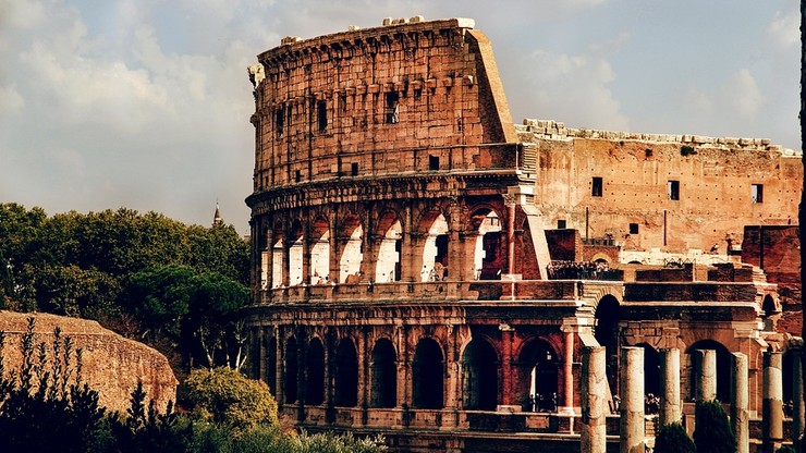 Rzymskie Koloseum ma nowe oświetlenie. Prace ukończono tuż przed Drogą Krzyżową