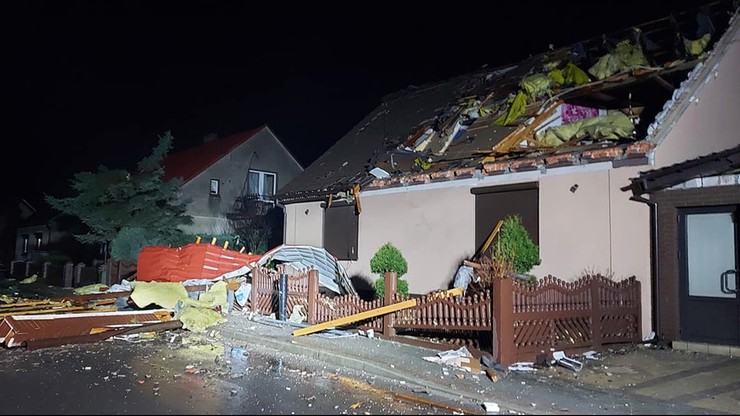 Tysiące uszkodzonych budynków, ofiary śmiertelne i ranni. PSP podsumowała wichury nad Polską