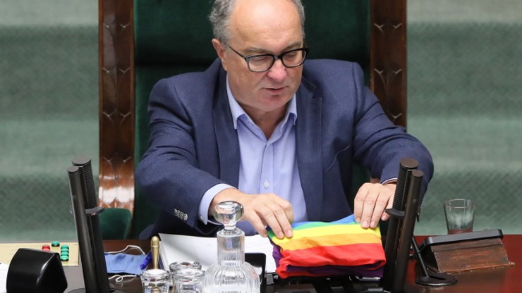Włodzimierz Czarzasty wywiesił tęczową flagę podczas debaty ws. zakazu zgromadzeń osób LGBT