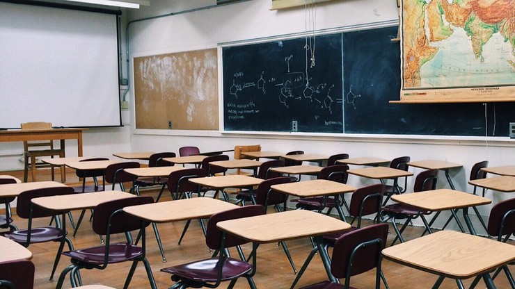 Wielka Brytania: Nauczyciel zaglądał uczennicom pod spódnice. Aparat ukrył w długopisie