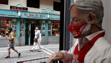 "Katalonia doświadcza obecnie piątej fali". Hiszpańskie media o pandemii