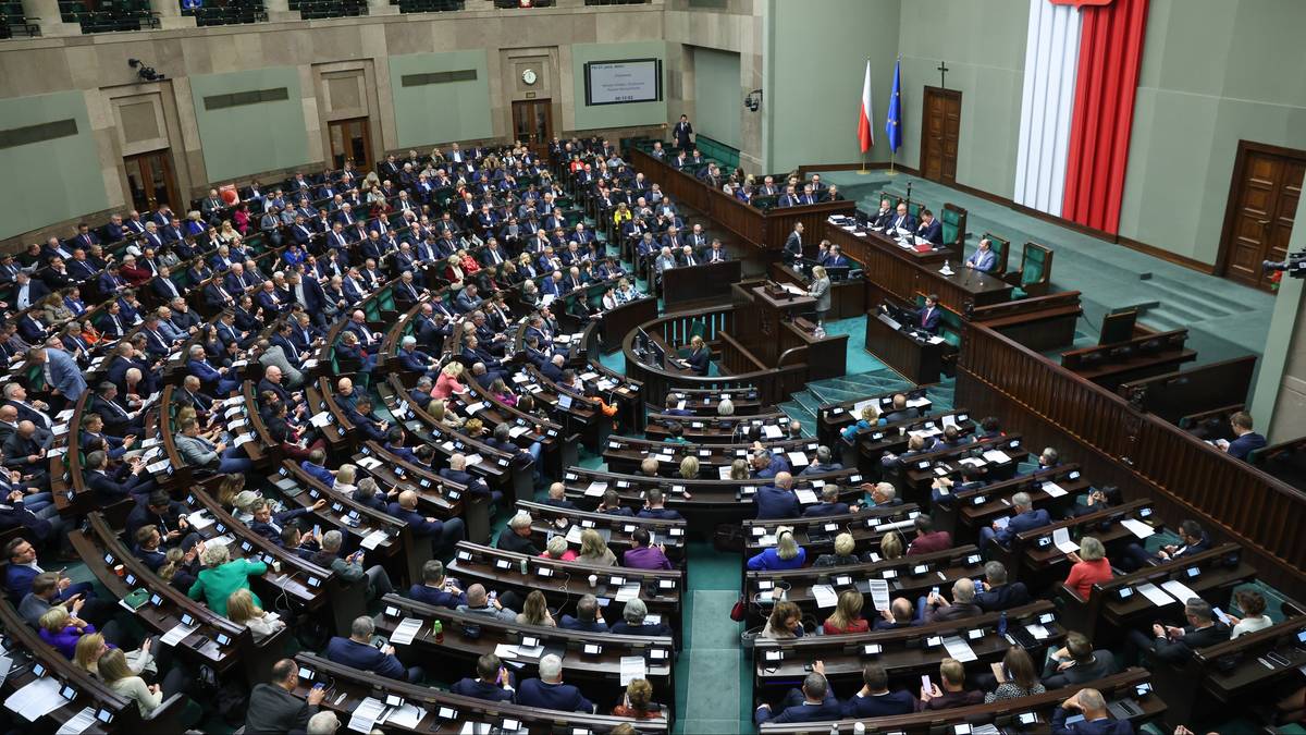 Koalicja Obywatelska umacnia przewagę. Trzecia Droga w kryzysie. Jest nowy sondaż