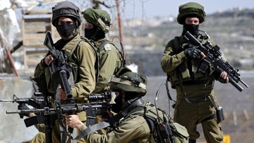 "Polegali na nawigacji". Izraelscy żołnierze pomylili drogę. Doszło do starć z Palestyńczykami