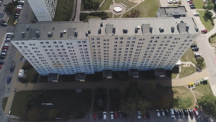 W stanie ciężkim jest nadal czterolatek, który wypadł z okna mieszkania na 11 piętrze w Toruniu
