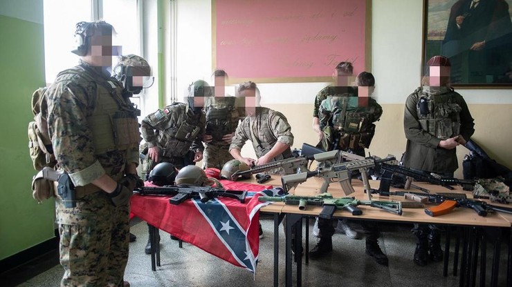 Imitacja broni terrorysty z Nowej Zelandii na dniach otwartych szkoły w Tarnowie