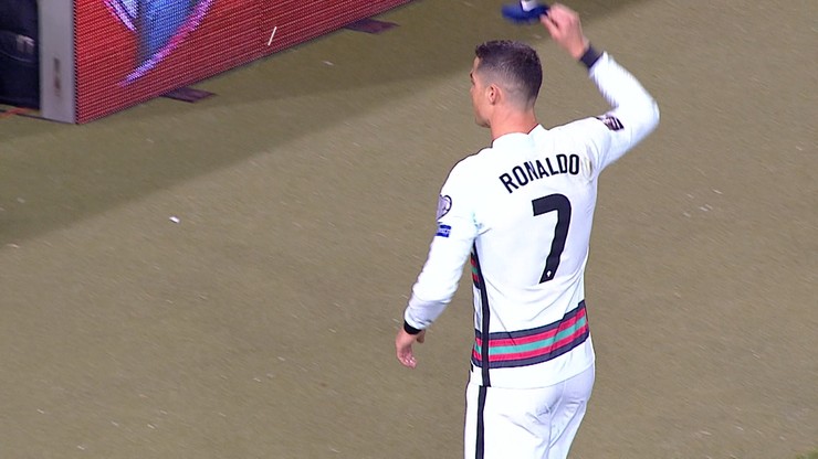 Cristiano Ronaldo wściekły na sędziego! Rzucił opaską i zszedł z boiska (WIDEO)
