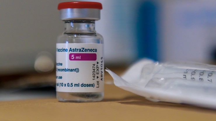 Szybsza produkcja szczepionek? AstraZeneca "gotowa odstąpić licencję"