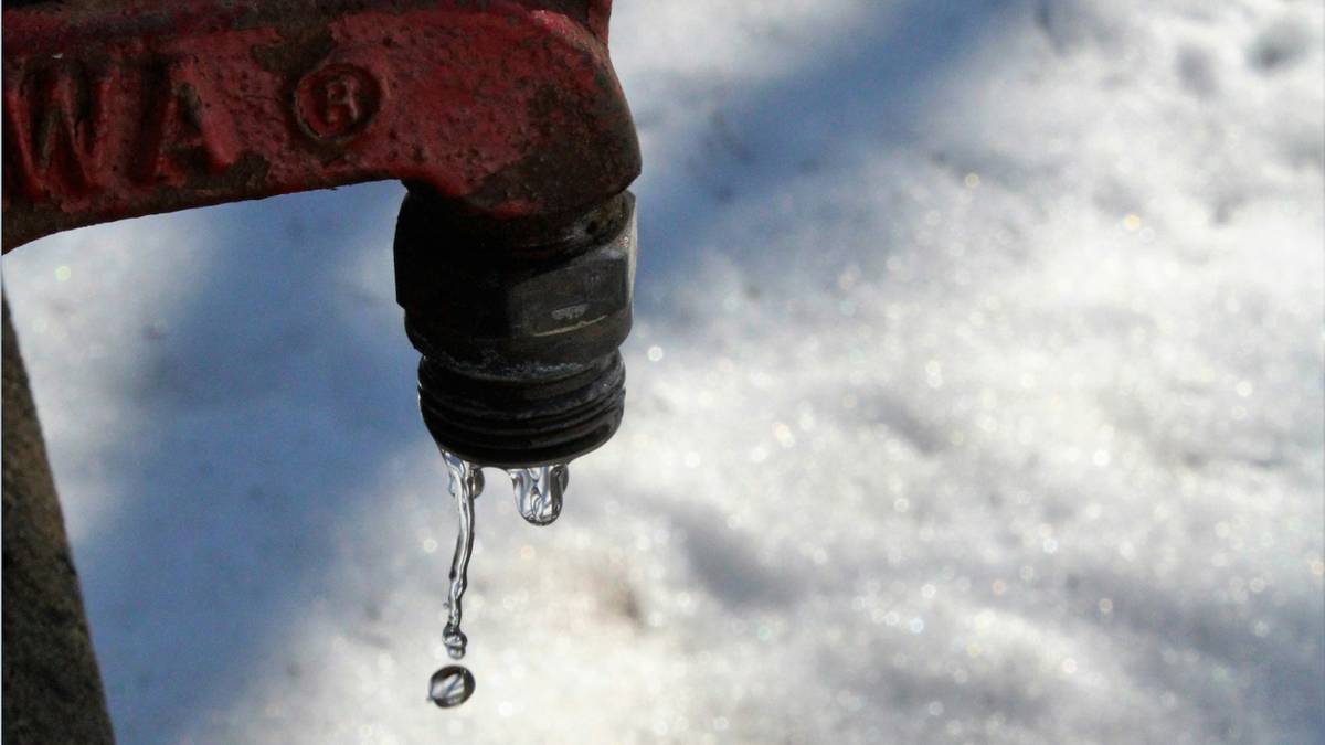 Skażona woda w 21 miejscowościach. "Zawiera szereg różnych bakterii"