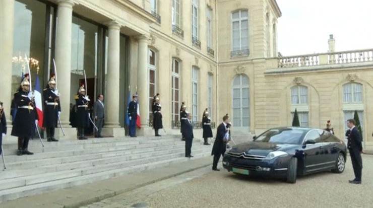 Paryż: obrabował sklep jubilerski. Obok siedziba prezydenta z ochroną wzmocnioną po zamachach