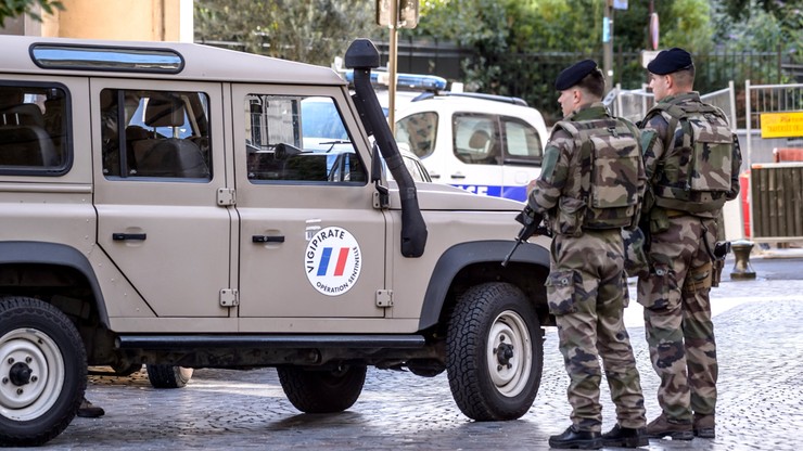 Algierczyk, który próbował rozjechać francuskich żołnierzy, nie był znany służbom