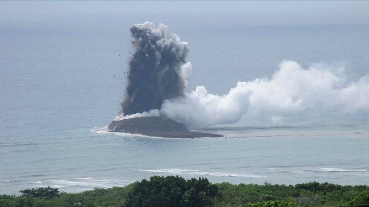 Japonia: Erupcja wulkanu stworzyła nową wyspę