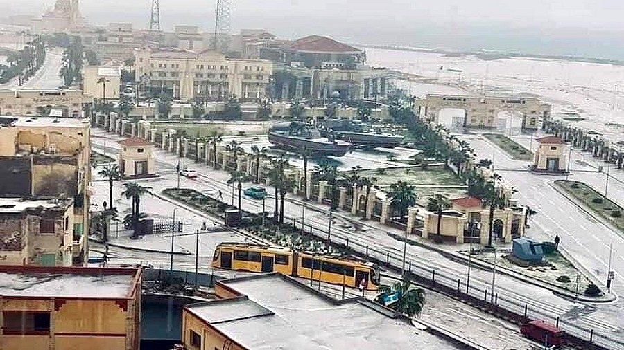 Śnieg spadł w Aleksandrii w Egipcie. Fot. Twitter.