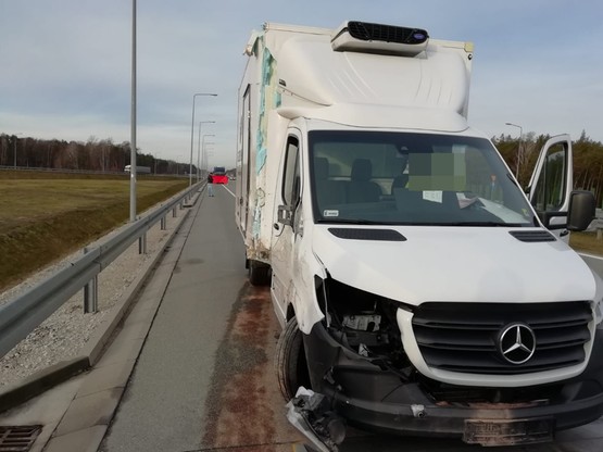 W kierowcę ciężarówki uderzył Mercedes Sprinter