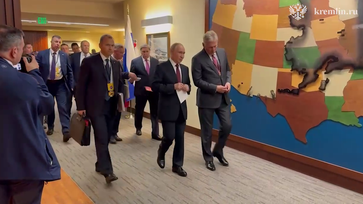 Koniec rozmowy Trump-Putin. Oczekiwanie na konferencję prasową