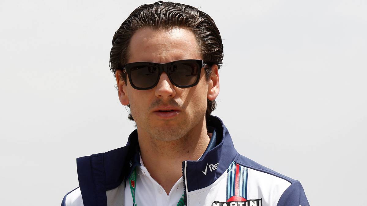 Mężczyzna w okularach przeciwsłonecznych i kurtce Martini