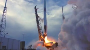 Rakieta Falcon 9 w drodze na Międzynarodową Stację Kosmiczną
