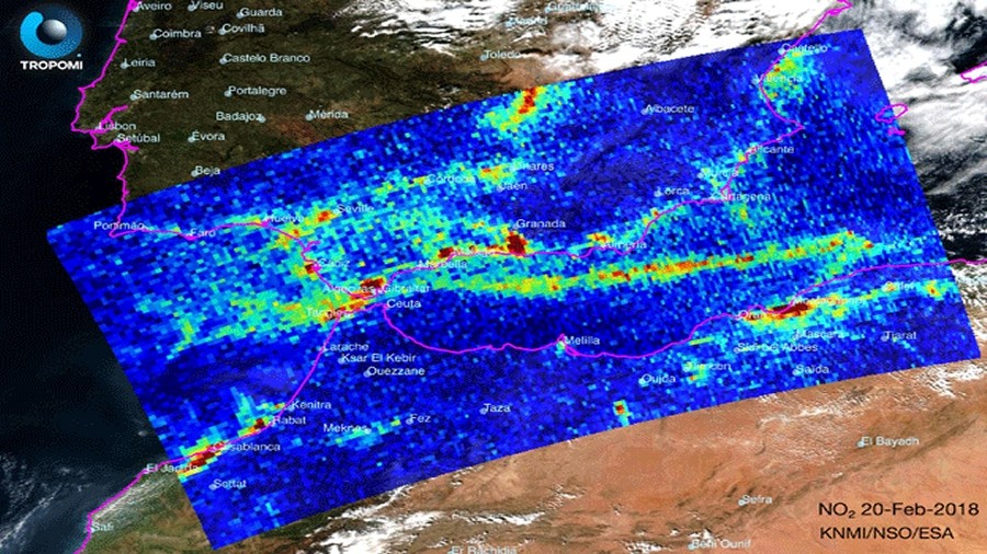 Stężenie dwutlenku azotu w powietrzu nad zachodnim krańcem Morza Śródziemnego i okolicznymi obszarami. Fot. ESA / KNMI / NSO.