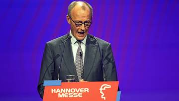 Friedrich Merz przemawia za m&oacute;wnicą