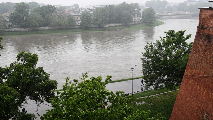 Prezydent Krakowa odwołał alarm przeciwpowodziowy. Poziom wody w Wiśle nadal wysoki