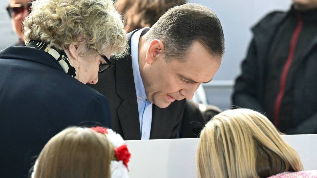 Polacy w Wielkiej Brytanii zdecydowali. Nawrocki poza podium