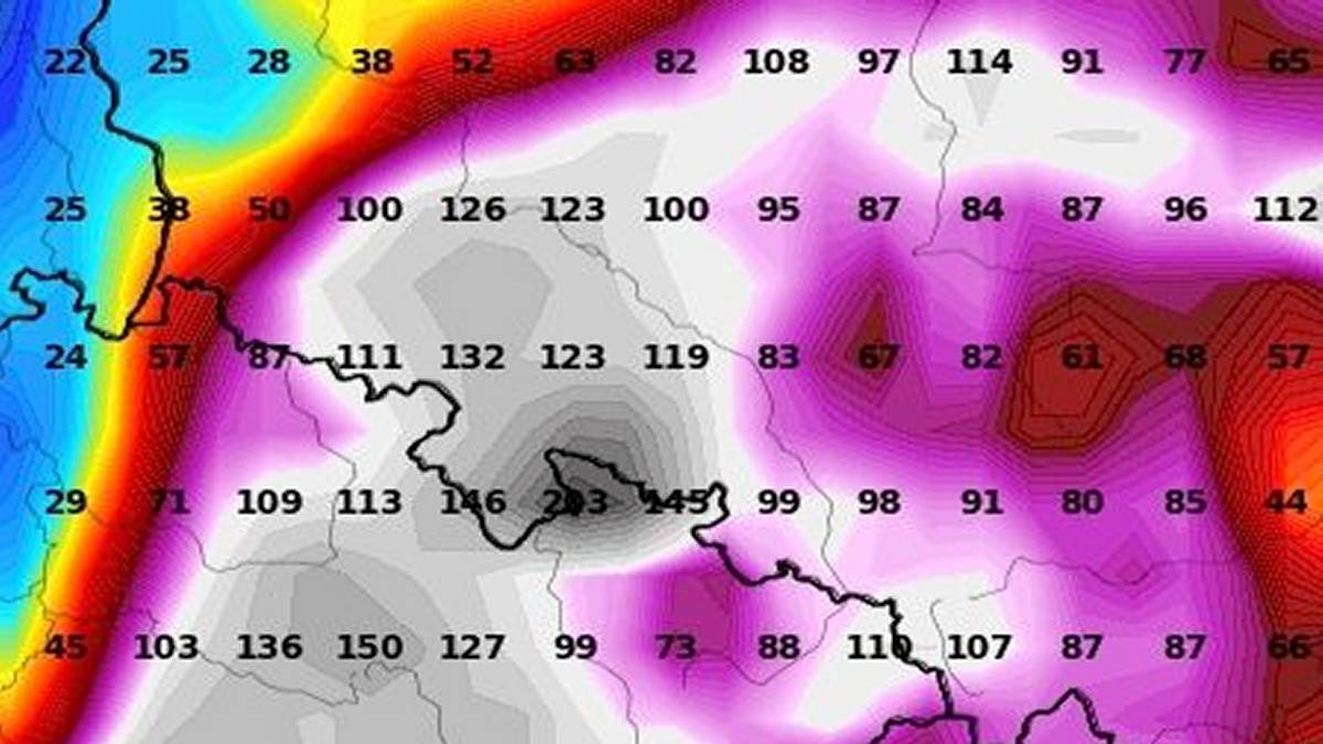 Bardzo duże sumy opadów prognozowane na południu kraju. Fot. wxcharts.com
